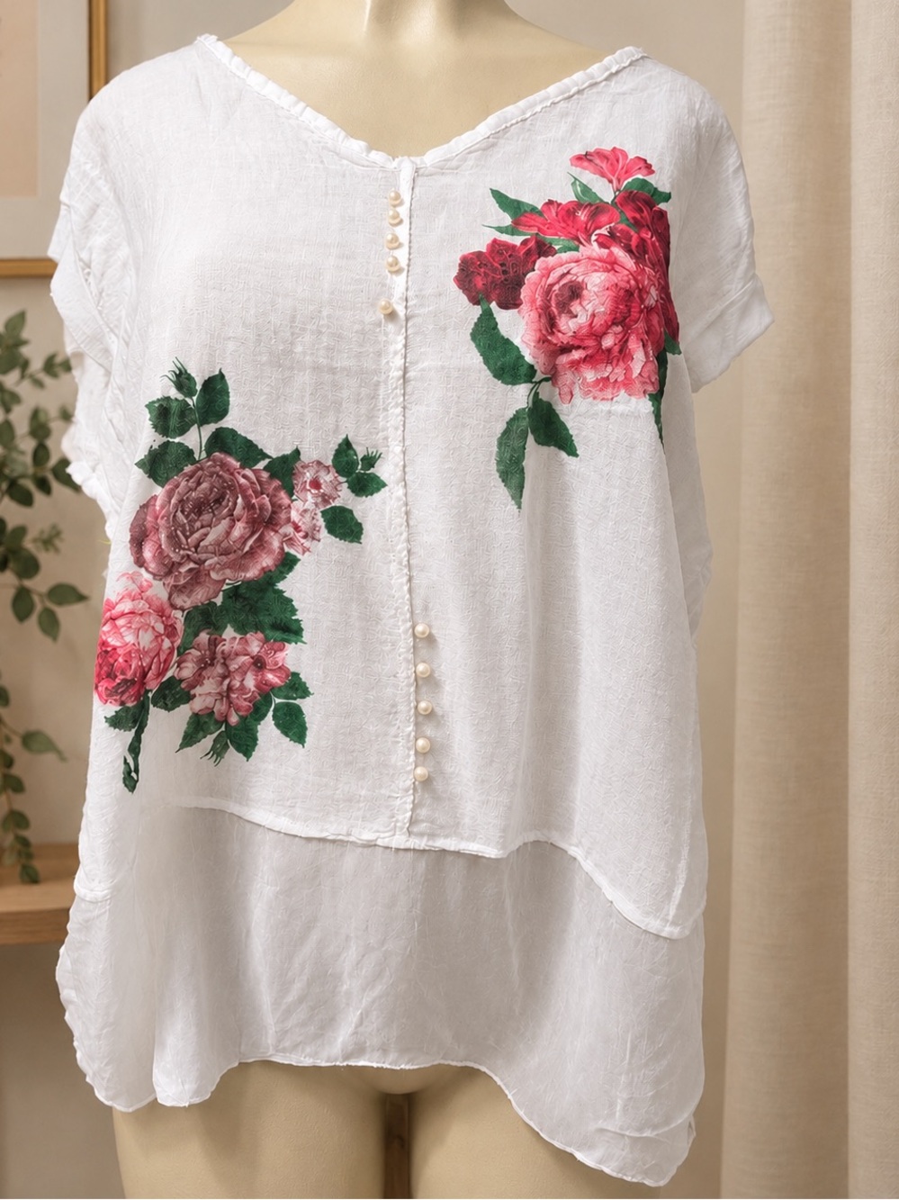 Made in Italy Silk Floral Embroidered White V-Neck Sleeveless Tunic Top